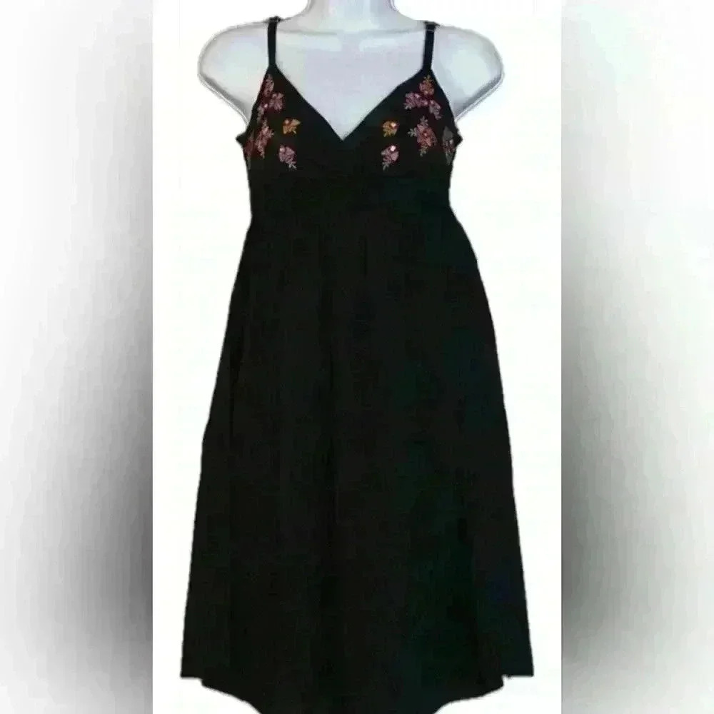 Derek Heart Embroidered Dress (Q3)​